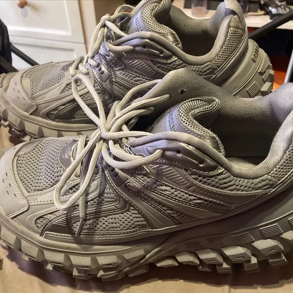 靴 balenciaga defender 41 新品 balenciaga defender スニーカー 41 - メルカリ